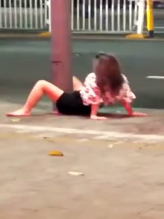美女喝多了大庭广众之下操大树 — 2022