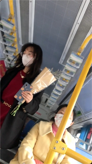 偷拍抄底美女 — 2026